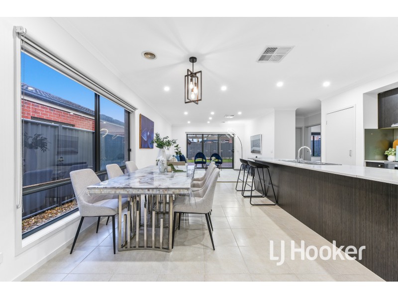 67 Sabel Drive, Cranbourne North VIC 3977