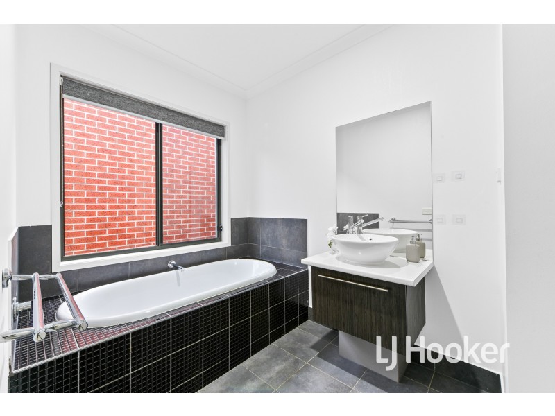 67 Sabel Drive, Cranbourne North VIC 3977