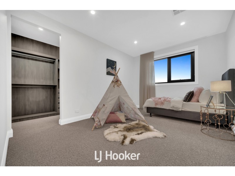 4 Drummond Drive, Berwick VIC 3806