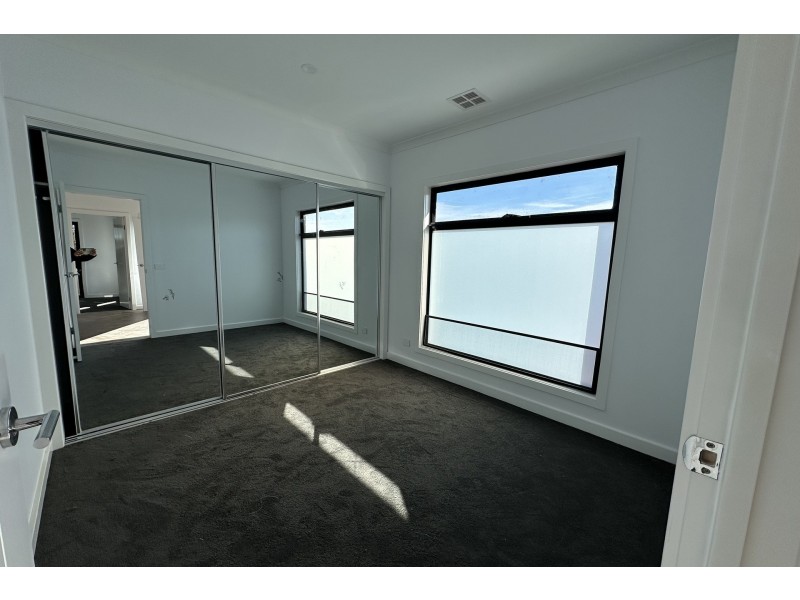 2/18 Mark Court, Hampton Park VIC 3976