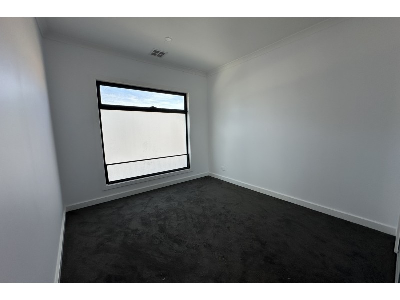 2/18 Mark Court, Hampton Park VIC 3976