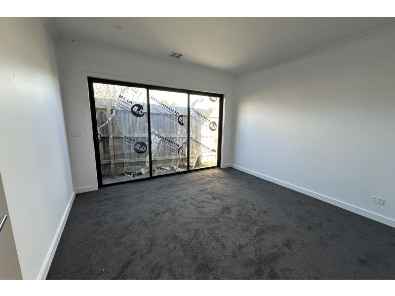 2/18 Mark Court, Hampton Park VIC 3976