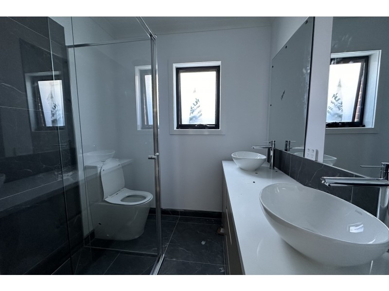 2/18 Mark Court, Hampton Park VIC 3976