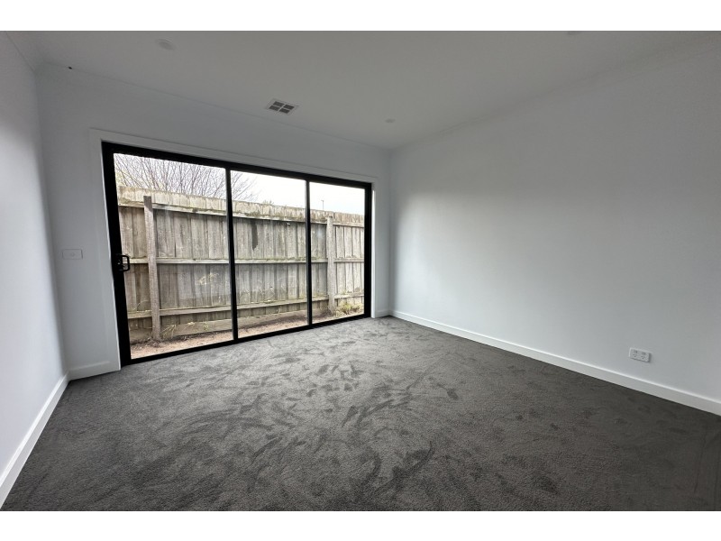 2/18 Mark Court, Hampton Park VIC 3976