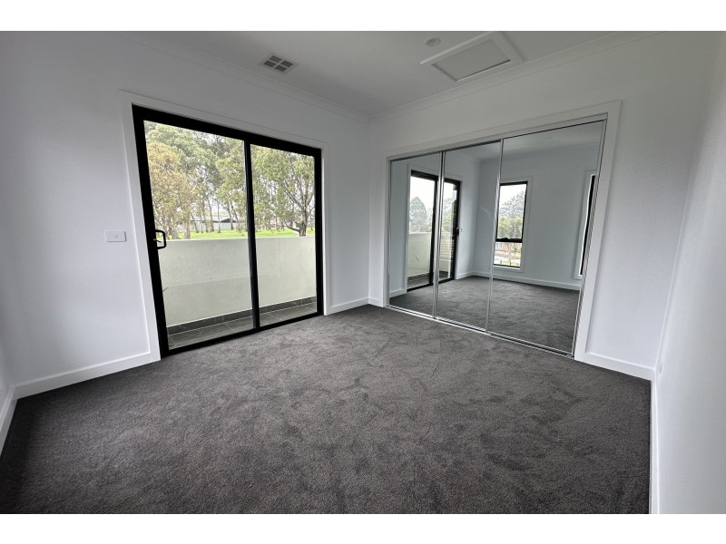 2/18 Mark Court, Hampton Park VIC 3976