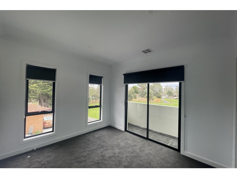 2/18 Mark Court, Hampton Park VIC 3976