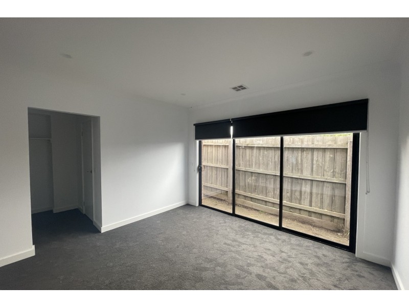 2/18 Mark Court, Hampton Park VIC 3976