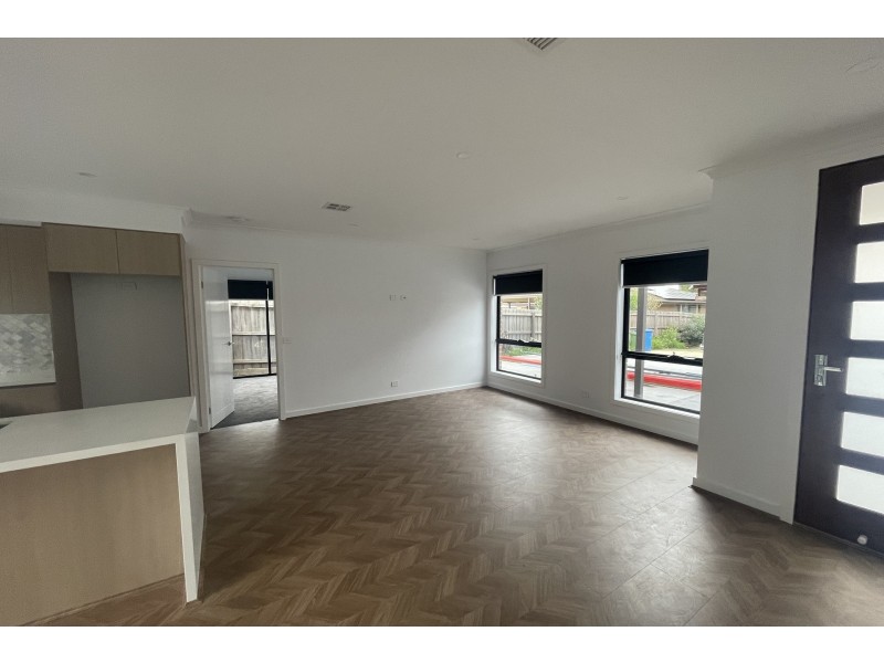 2/18 Mark Court, Hampton Park VIC 3976