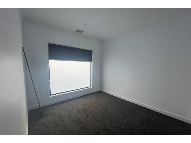 2/18 Mark Court, Hampton Park VIC 3976