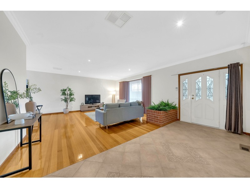 19 Carolyn Close, Narre Warren North VIC 3804