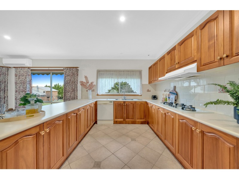 19 Carolyn Close, Narre Warren North VIC 3804