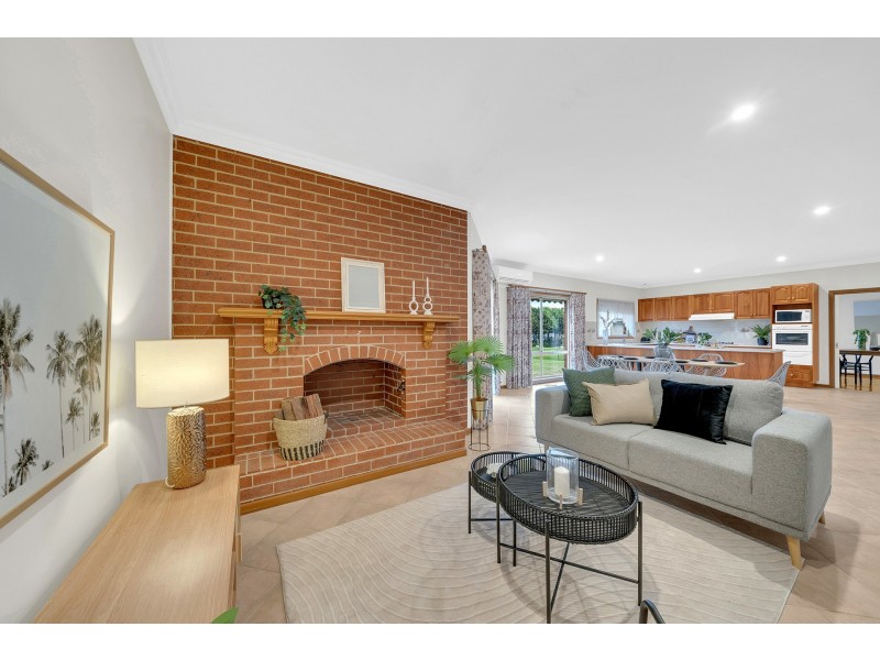 19 Carolyn Close, Narre Warren North VIC 3804