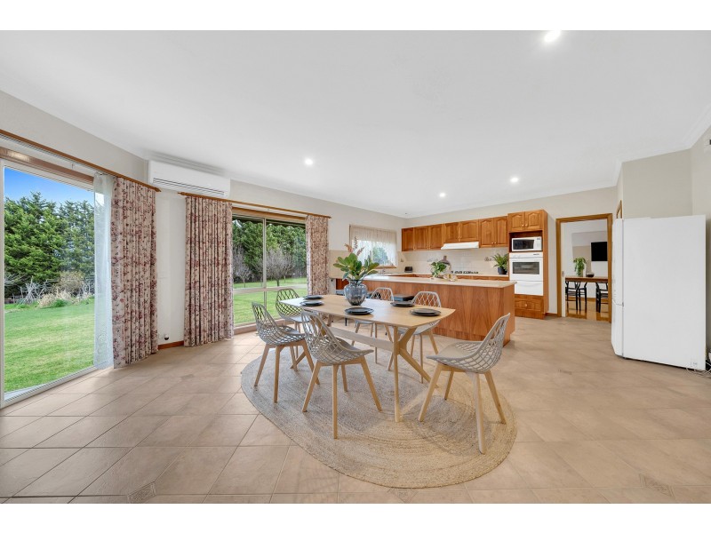 19 Carolyn Close, Narre Warren North VIC 3804