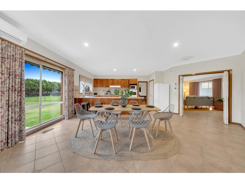 19 Carolyn Close, Narre Warren North VIC 3804