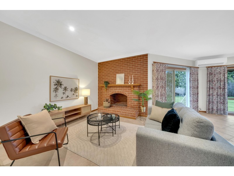 19 Carolyn Close, Narre Warren North VIC 3804