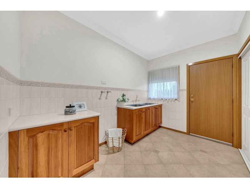 19 Carolyn Close, Narre Warren North VIC 3804