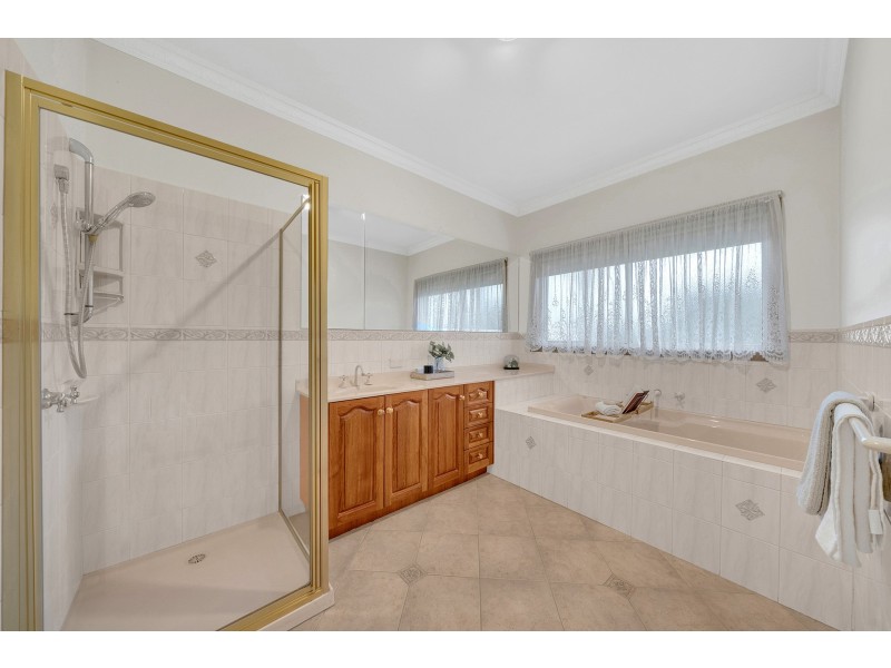 19 Carolyn Close, Narre Warren North VIC 3804