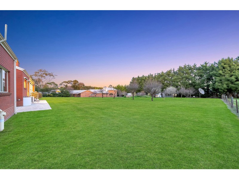 19 Carolyn Close, Narre Warren North VIC 3804