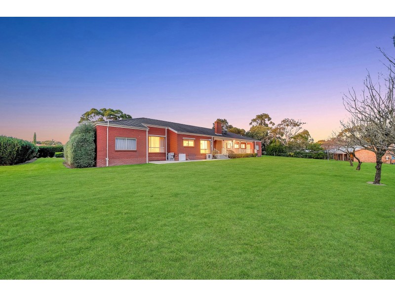 19 Carolyn Close, Narre Warren North VIC 3804