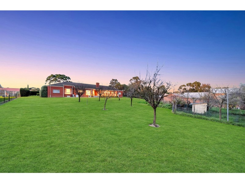 19 Carolyn Close, Narre Warren North VIC 3804