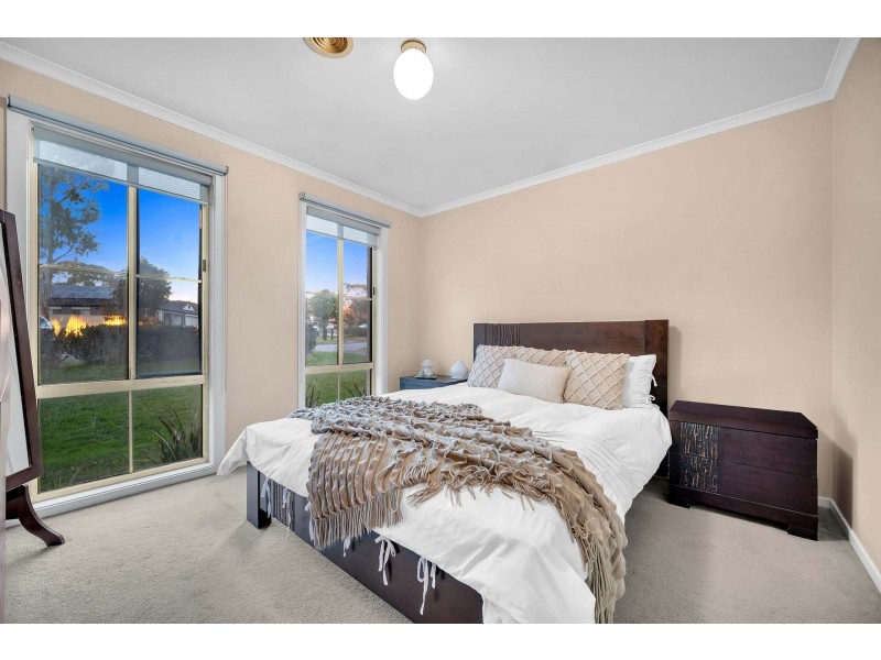 31 Hutchinson Drive, Lynbrook VIC 3975