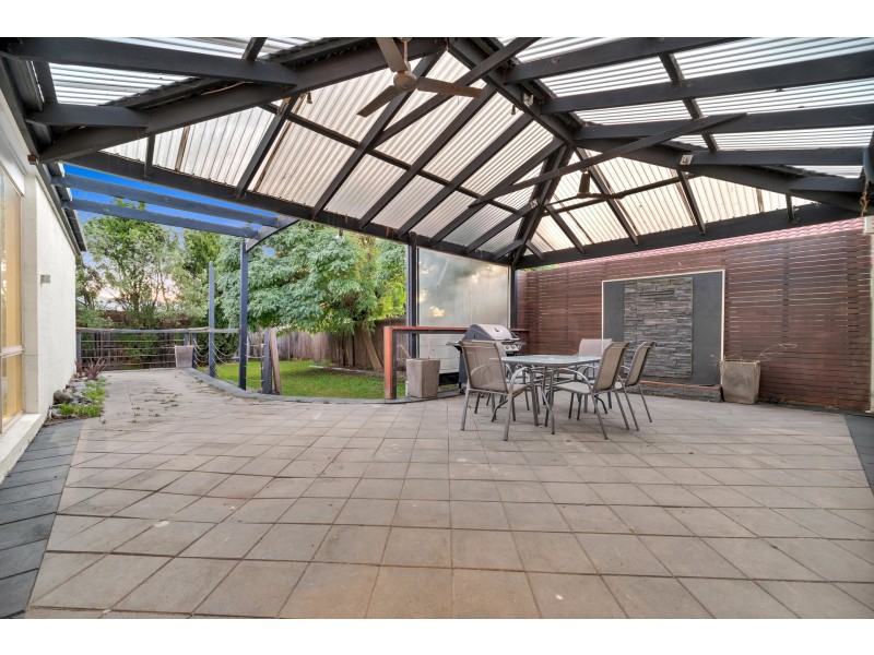 31 Hutchinson Drive, Lynbrook VIC 3975