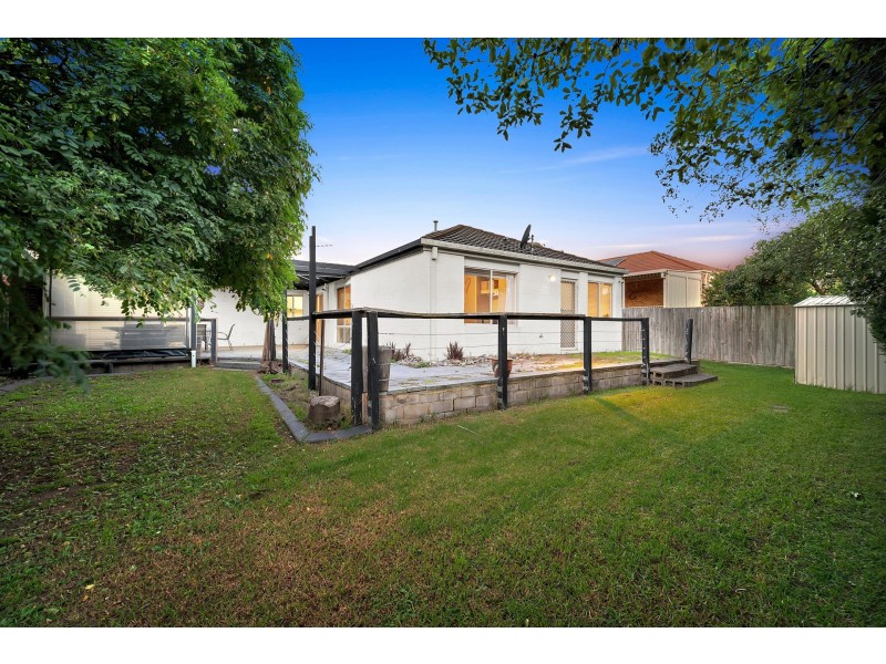 31 Hutchinson Drive, Lynbrook VIC 3975