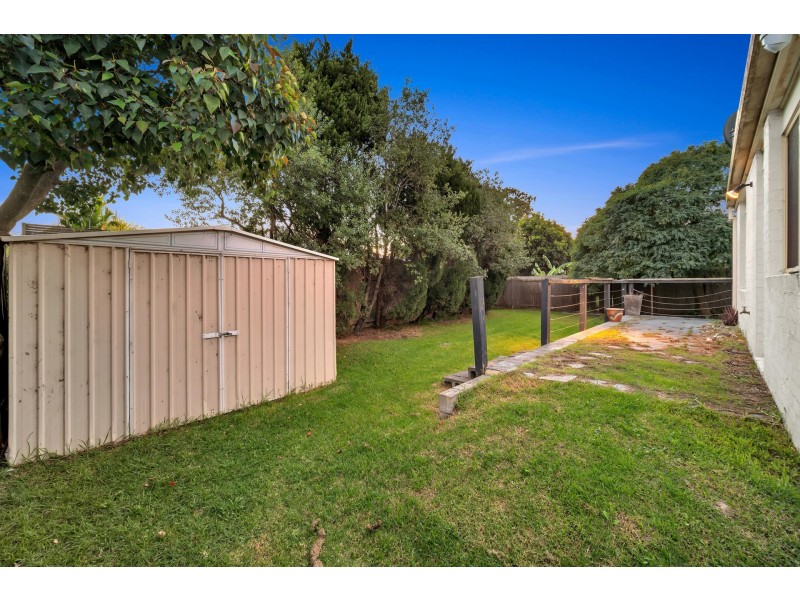 31 Hutchinson Drive, Lynbrook VIC 3975