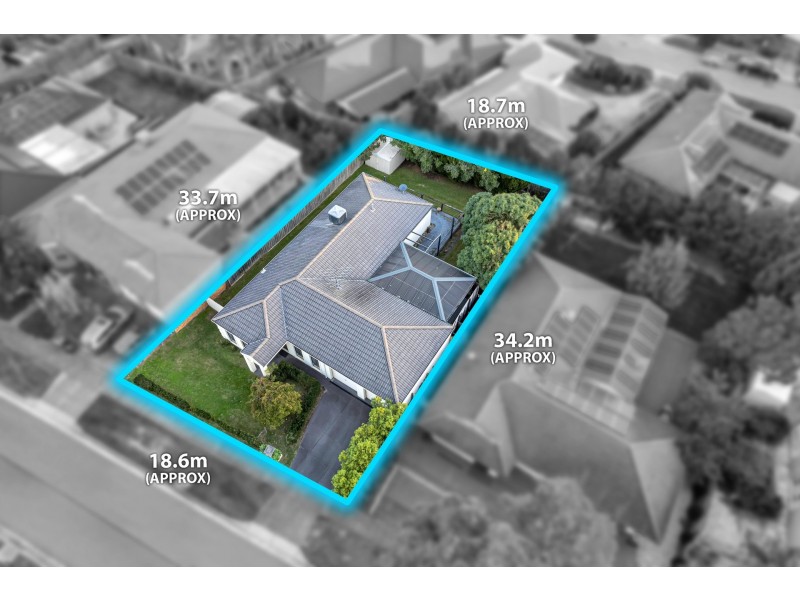 31 Hutchinson Drive, Lynbrook VIC 3975