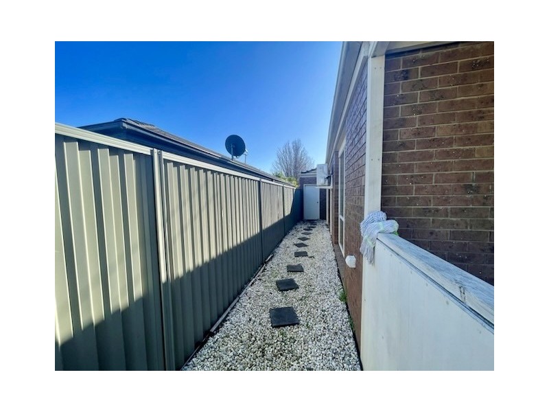 23 Mossman Drive, Cranbourne East VIC 3977