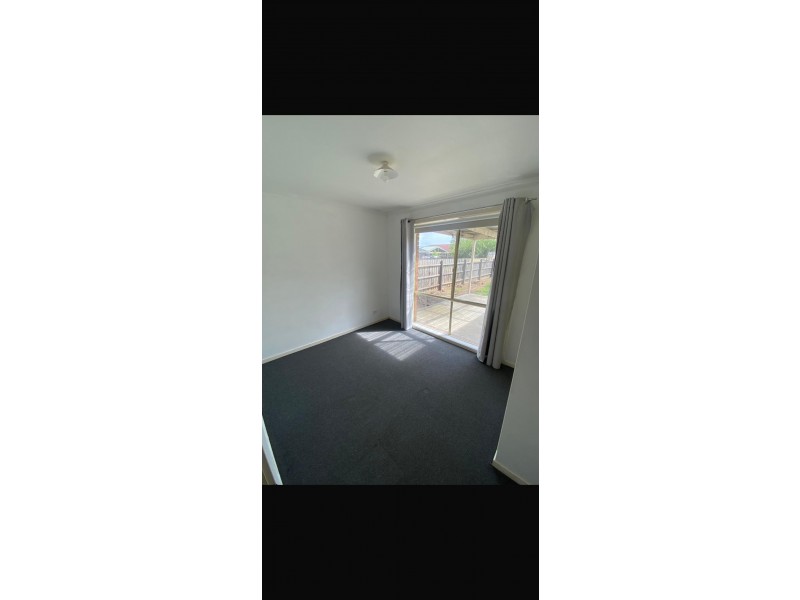 18 Oakman Way, Hampton Park VIC 3976