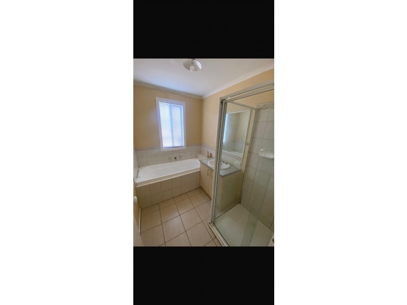 18 Oakman Way, Hampton Park VIC 3976