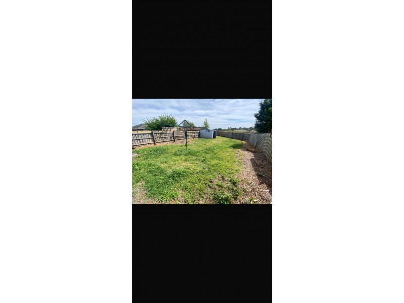 18 Oakman Way, Hampton Park VIC 3976