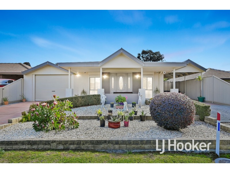 16 Mollisons Hill, Hampton Park VIC 3976