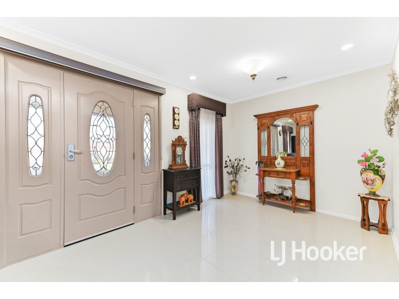 16 Mollisons Hill, Hampton Park VIC 3976