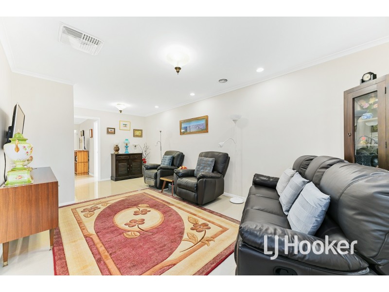 16 Mollisons Hill, Hampton Park VIC 3976