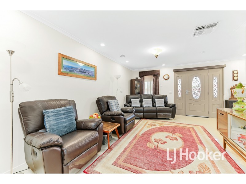 16 Mollisons Hill, Hampton Park VIC 3976