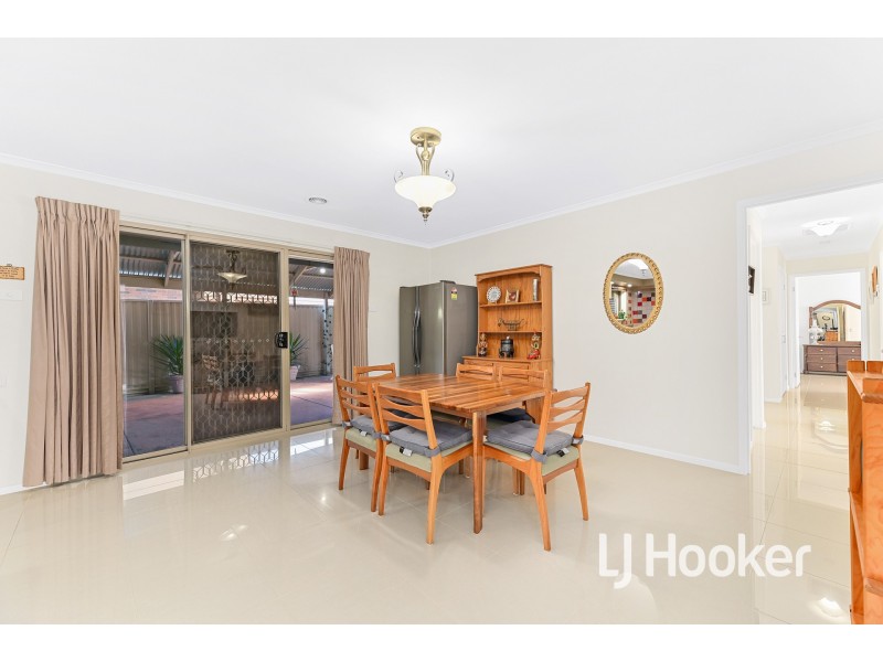 16 Mollisons Hill, Hampton Park VIC 3976