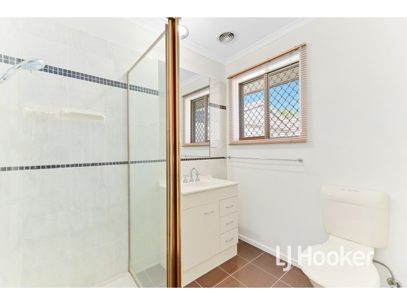 16 Mollisons Hill, Hampton Park VIC 3976