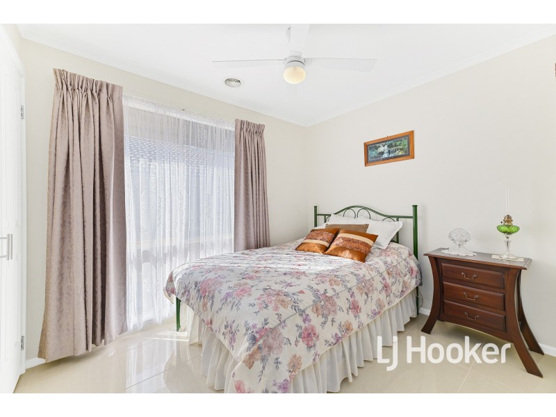 16 Mollisons Hill, Hampton Park VIC 3976