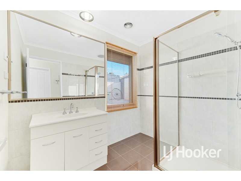 16 Mollisons Hill, Hampton Park VIC 3976