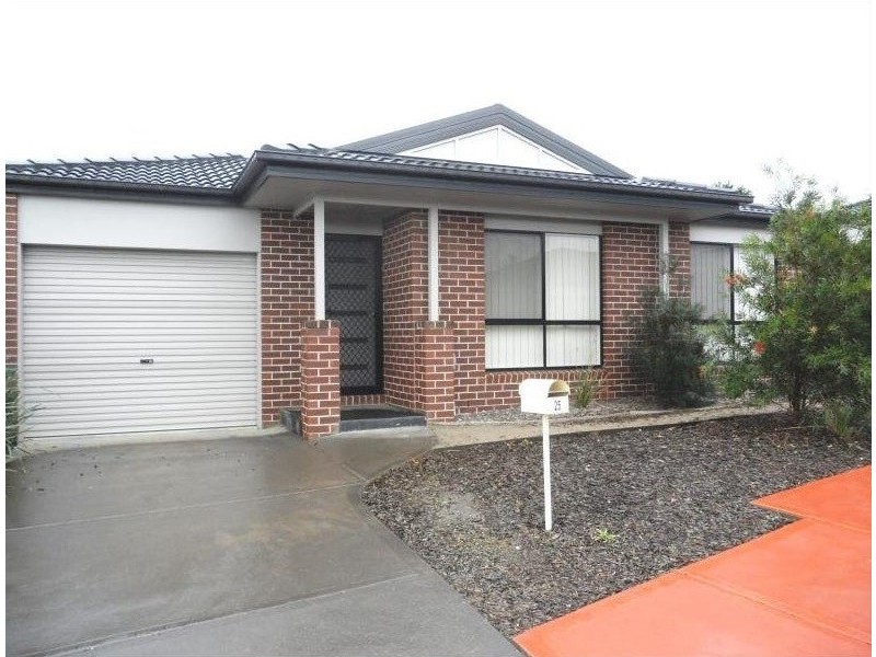 25/11 Hawk Avenue, Pakenham VIC 3810