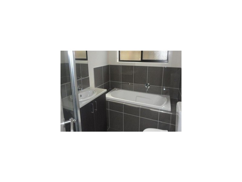 25/11 Hawk Avenue, Pakenham VIC 3810