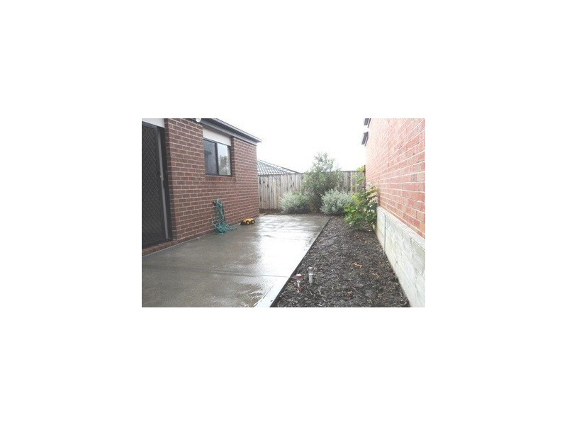 25/11 Hawk Avenue, Pakenham VIC 3810