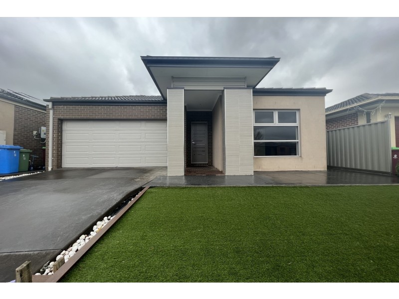 20 Challenger Circuit, Cranbourne East VIC 3977