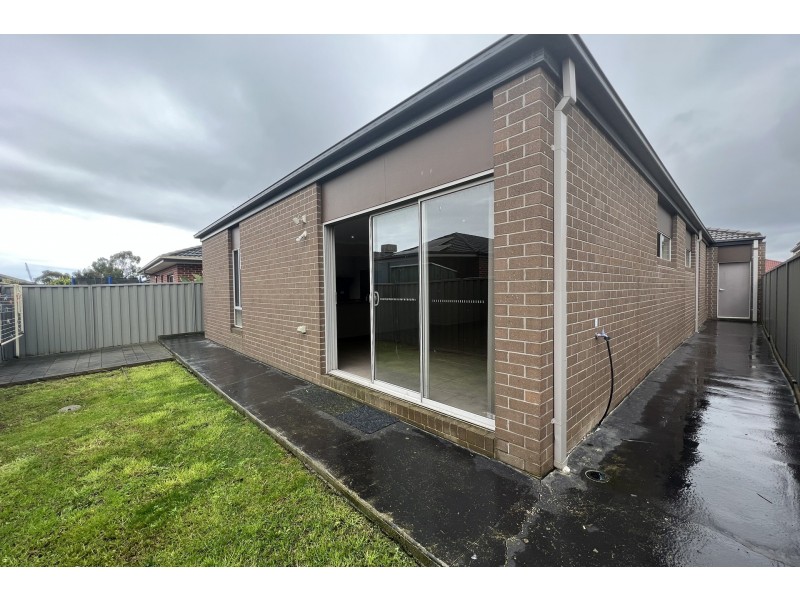 20 Challenger Circuit, Cranbourne East VIC 3977