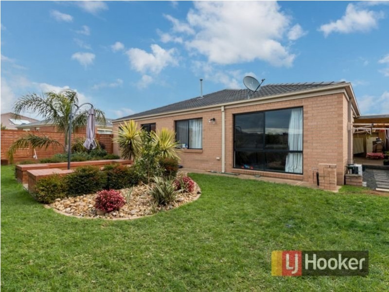 6 Flametree Circuit, Cranbourne VIC 3977