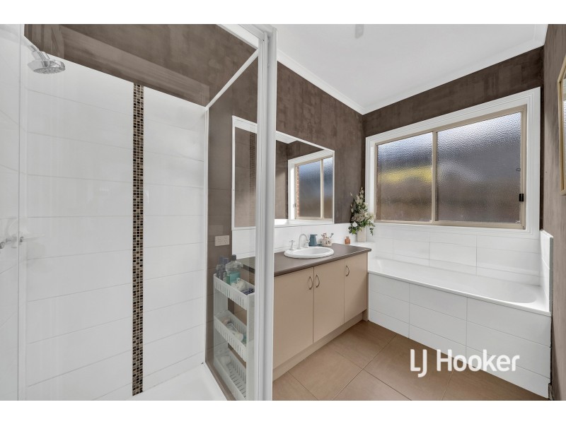 38 Ayesha Rise, Pakenham VIC 3810