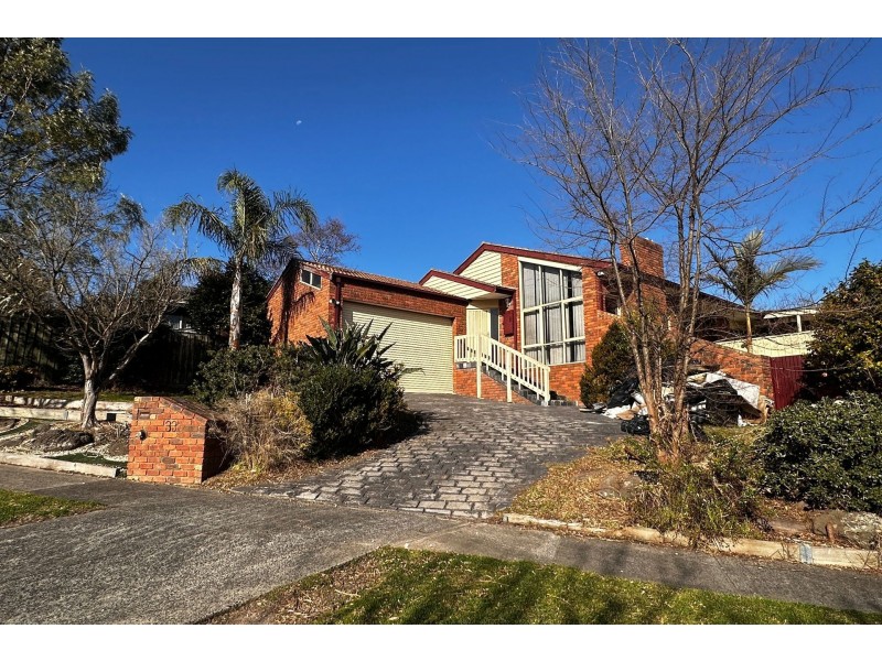 33 Balmain Drive, Berwick VIC 3806
