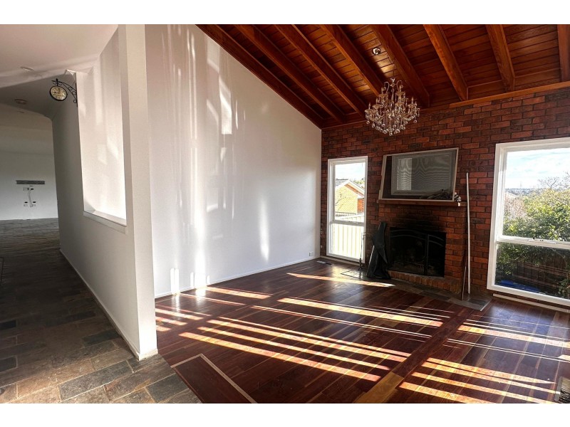 33 Balmain Drive, Berwick VIC 3806